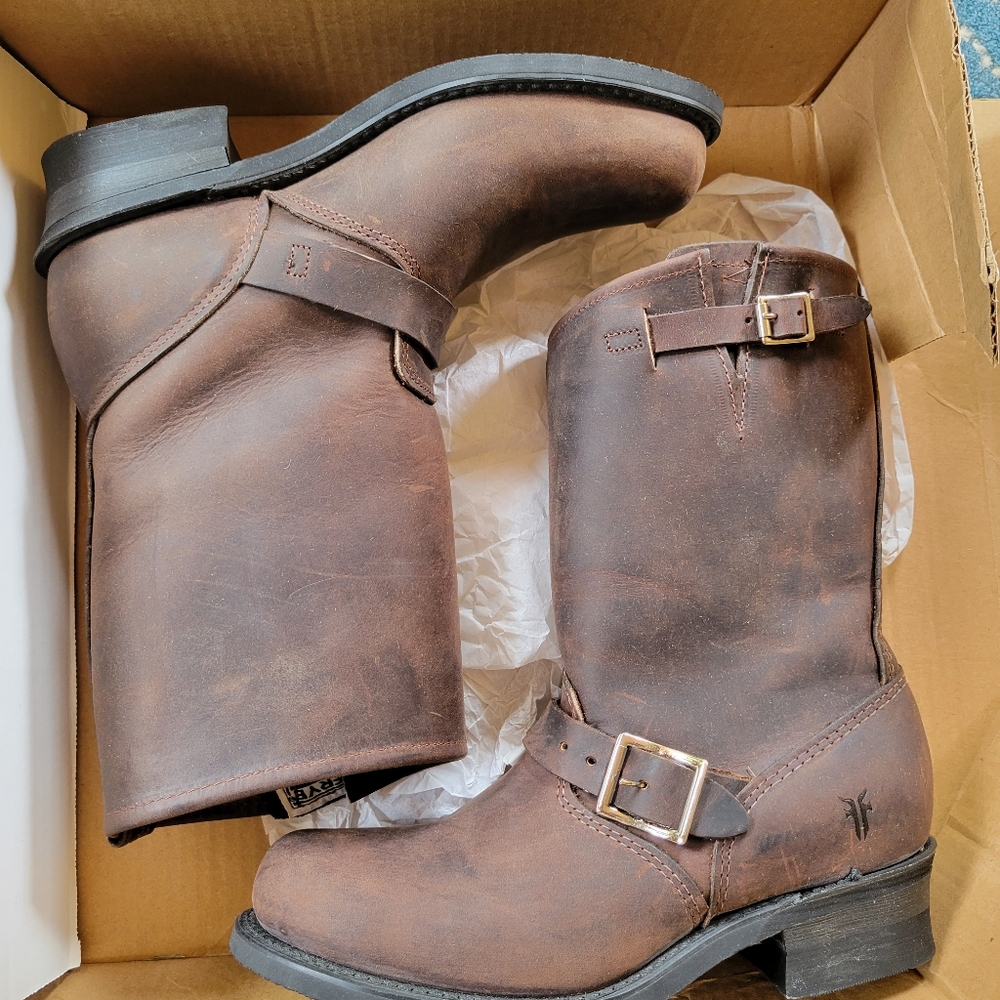 Frye Engineer boots sz 9, medium brown